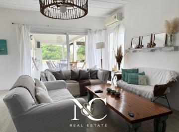 Casa · 131m² · 4 Ambientes · 3 Cocheras · Casa en Venta en Costa Esmeralda
