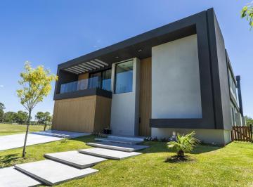Casa · 560m² · 7 Ambientes · 2 Cocheras · Venta Barrio Yacht Nordelta