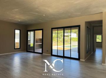 Casa · 242m² · 4 Ambientes · 1 Cochera · Casa en Venta en Costa Esmeralda