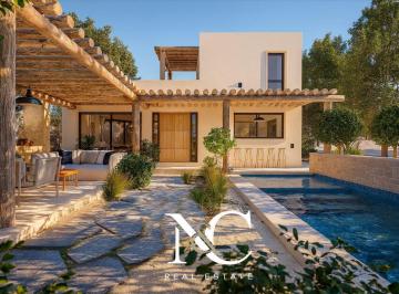 Casa · 233m² · 5 Ambientes · Casa en Venta en Costa Esmeralda Fondo con Pinos