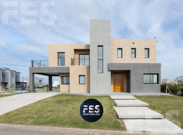 Casa · 180m² · 5 Ambientes · 3 Cocheras · Venta Casa 5 Amb a Estrenar con Piscina - Barrio Horizontes Al Sur