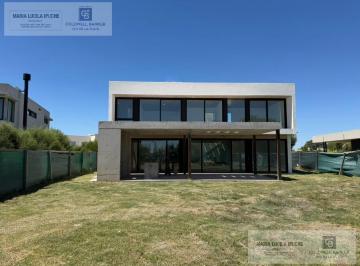 Casa · 259m² · 5 Ambientes · 2 Cocheras · Venta Casa a Tereminar Barrio San Eliseo, Canning