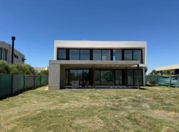 Casa · 259m² · 5 Ambientes · 2 Cocheras · Venta Casa a Tereminar Barrio San Eliseo, Canning