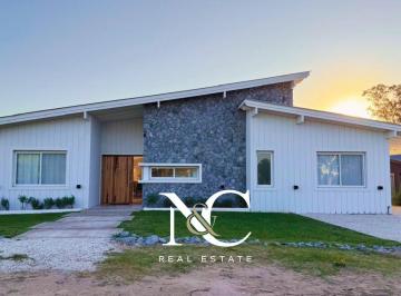 Casa · 186m² · 5 Ambientes · Casa en Venta en Costa Esmeralda