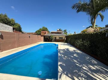 Casa · 441m² · 5 Ambientes · 1 Cochera · Cf1353 - Casa en Venta a Minutos del Centro - 4 Dorm. - Av San Martín y López y Planes