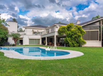 Casa · 578m² · 3 Dormitorios · 2 Cocheras · Casa en Venta Las Delicias