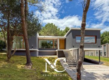 Casa · 222m² · 5 Ambientes · 1 Cochera · Casa en Venta en Costa Esmeralda a Estrenar