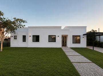 Casa · 180m² · 5 Ambientes · 3 Cocheras · Casa a La Laguna Barrio San Matias Area 1