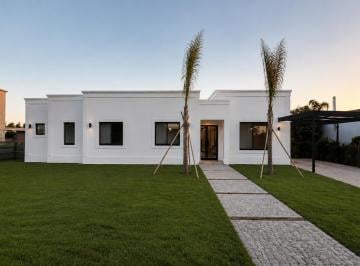 Casa · 180m² · 5 Ambientes · 3 Cocheras · Casa en Barrio San Matias