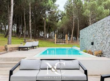 Casa · 236m² · 5 Ambientes · 2 Cocheras · Casa en Venta en Costa Esmeralda
