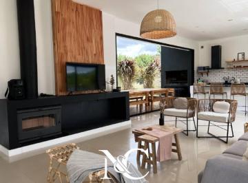Casa · 158m² · 5 Ambientes · Casa en Venta en Costa Esmeralda 5 Ambientes