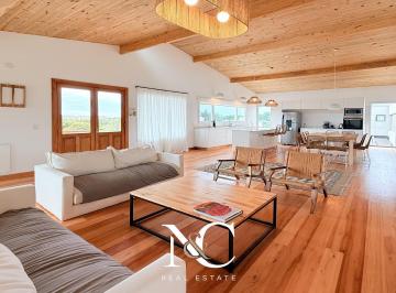 Casa · 202m² · 5 Ambientes · 4 Cocheras · Casa en Venta en Costa Esmeralda con Piscina