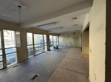 Oficina comercial · 377m² · 1 Cochera · Oficina en Alquiler - 377 m² - 1 Cochera - a Refaccionar!