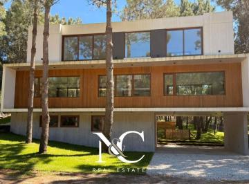 Casa · 250m² · 5 Ambientes · 2 Cocheras · Casa en Venta Costa Esmeralda Marítimo III
