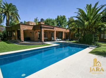 Casa · 300m² · 7 Ambientes · 2 Cocheras · Casa en Juan Maria Gutierrez