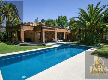 Casa · 300m² · 7 Ambientes · 2 Cocheras · Casa en Juan Maria Gutierrez