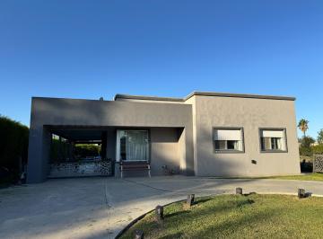 Casa · 206m² · 3 Dormitorios · 3 Cocheras · Venta - Casa en Puerto Roldan