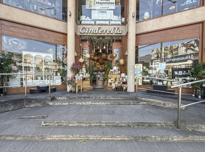 Local comercial · 858m²