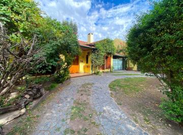 Casa · 240m² · 4 Ambientes · 3 Cocheras · Casa en Venta: Ituzaingo Norte: 700 m²
