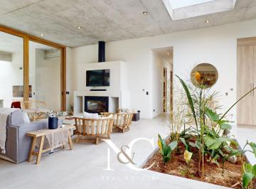 Casa · 225m² · 5 Ambientes · Casa en Venta en Costa Esmeralda Fondo Libre Al Bosque