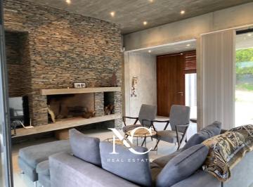 Casa · 200m² · 6 Ambientes · Casa en Venta en Costa Esmeralda en Residencial II