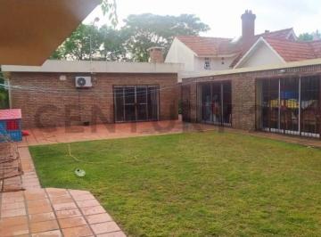 Casa · 179m² · 7 Ambientes · 3 Cocheras · Venta Casa 100 Mt Av Italia - 3d - 2b - Garage - 986 m² - Acepta Banco - Carrasco N