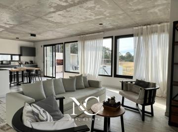 Casa · 202m² · 5 Ambientes · Casa en Venta en Costa Esmeralda con Fondo Al Polo