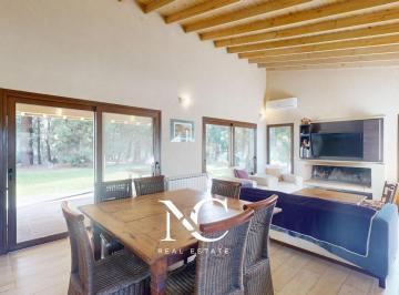 Casa · 193m² · 5 Ambientes · 2 Cocheras · Casa en Venta en Costa Esmeralda con Fondo Libre Arbolado