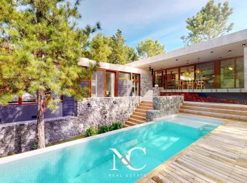 Casa · 270m² · 7 Ambientes · Casa en Alquiler en Costa Esmeralda