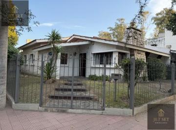 Casa · 252m² · 5 Ambientes · 1 Cochera · Casa Esquina de 4 Dorm. en Pque. Velez Sarsfield