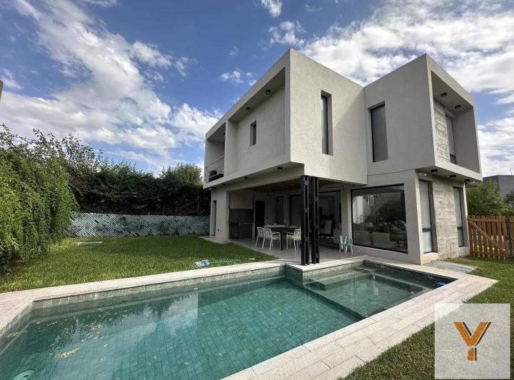Casa · 180m² · 4 Ambientes