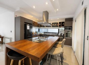 Casa · 200m² · 6 Ambientes · 2 Cocheras · Casa en Las Cañitas Barrio Privado Apta Crédito Una Planta con Pileta