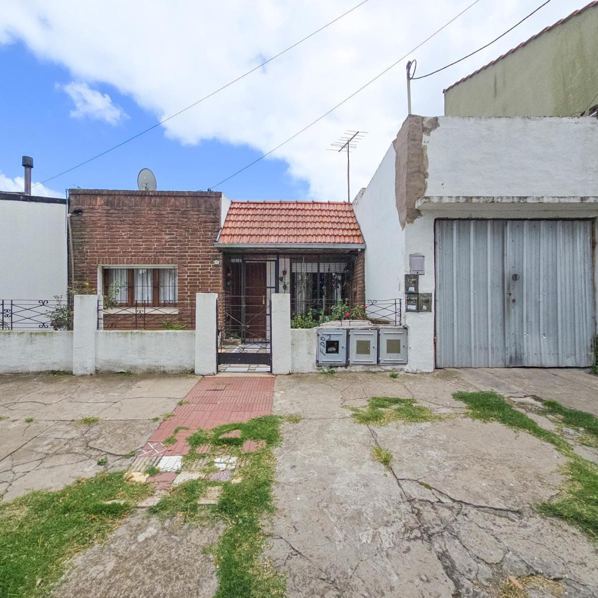 Chalet 3 amb + Depto monoambiente y 3 amb, 333m² con garage y patio