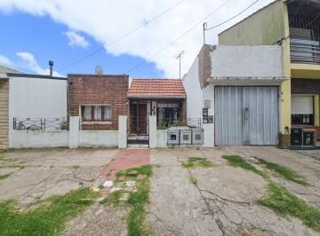 Casa · 333m² · 5 Dormitorios · 2 Cocheras · 3 Propiedades en Block con Garage, Patio y Quincho - Mexico y Castelli