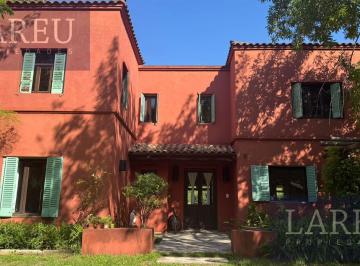 Casa · 304m² · 6 Ambientes · Casa en Venta en El Barrio Privado Lucero