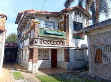 Casa · 448m² · 11 Ambientes · Casa Multifamiliar en Venta - 9 Dorm. 9 Baños - Caseros