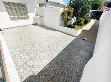 Casa · 46m² · 3 Ambientes · 2 Cocheras · Casa en Temperley Apta Credito