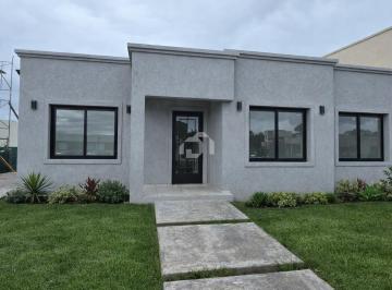 Casa · 128m² · 5 Ambientes · 2 Cocheras · Casa en Venta en Santa Elisa, Pilar del Este, Pilar