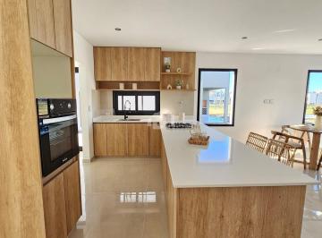 Casa · 128m² · 5 Ambientes · 2 Cocheras · Casa en Venta en Santa Elisa, Pilar del Este, Pilar