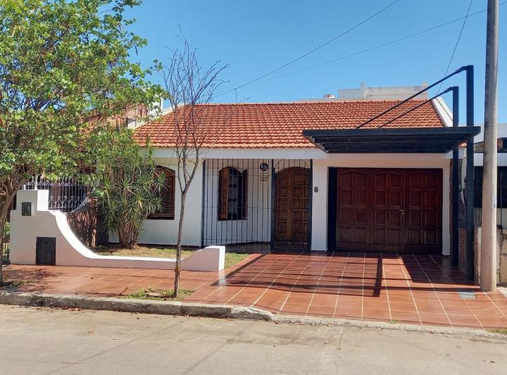 Casa · 195m² · 4 Dormitorios · 2 Cocheras