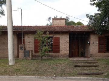 Casa · 260m² · 3 Dormitorios · 2 Cocheras · Arguello Casa 3 Dorm. Patio, Pileta, Quincho