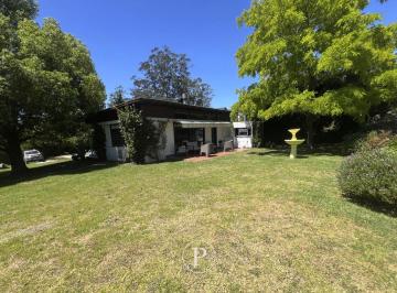 Casa · 110m² · 1 Dormitorio · Casa en Venta con Pileta y Amplio Jardín en Acantilados