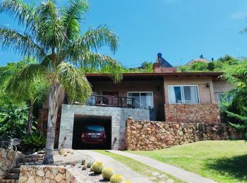 Casa · 116m² · 2 Ambientes · 1 Cochera · Casa en Venta Villa Carlos Paz - 2 Dorm. - Exc Vista del Lago - Apto Credito
