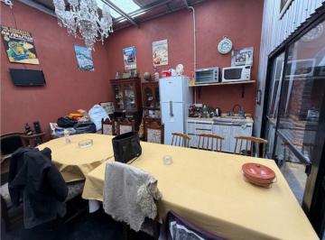 Casa · 160m² · 3 Ambientes · 1 Cochera · Casa en Venta - 2 Dorm. 2 Baños - 170 m² - Mar del Plata