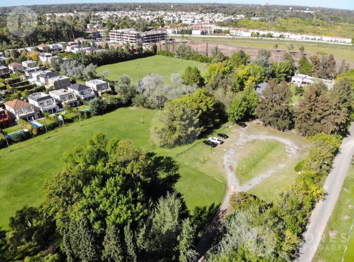 Quinta vacacional · 900m² · 11 Ambientes · 42 Cocheras