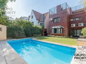Casa · 260m² · 8 Ambientes · 2 Cocheras · Exclusiva Casa en Venta en La Mejor Zona de Vicente Lopez