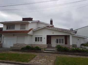 Casa · 130m² · 5 Ambientes · 2 Cocheras · Casa en Venta - 4 Dorm. 2 Baños - Mar del Plata
