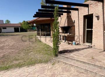 Casa · 850m² · 5 Ambientes · 3 Cocheras · Venta de Casa Chacras en Coria. Luján. Mendoza.