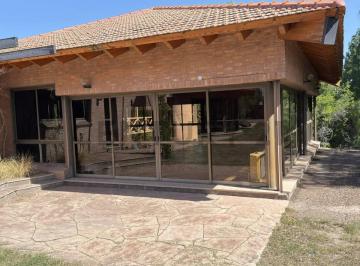 Casa · 850m² · 5 Ambientes · 3 Cocheras · Venta de Casa Chacras en Coria. Luján. Mendoza.