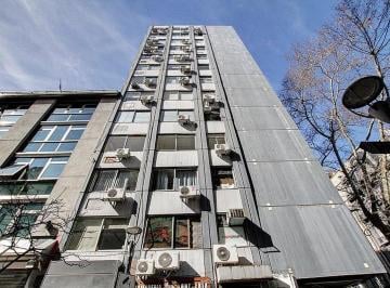 Oficina comercial · 150m² · Oficina en Alquiler y en Venta Que Ocupa La Totalidad de La Planta. Muy Buena Luz Natural y Estado